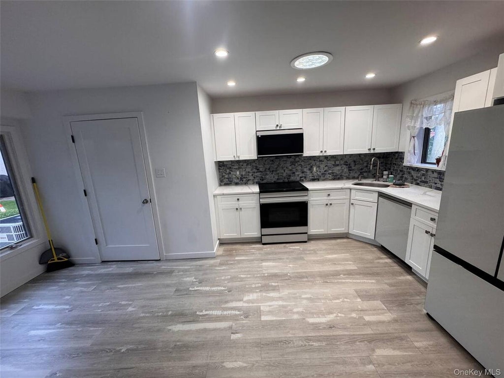 Photo of 20 Strathmore Gate Drive, Stony Brook, NY 11790 (MLS # 11931047)