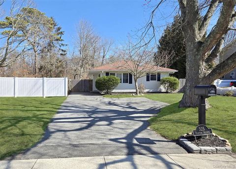Photo of 325 N Dunton Avenue, East Patchogue, NY 11772 (MLS # 11672099)