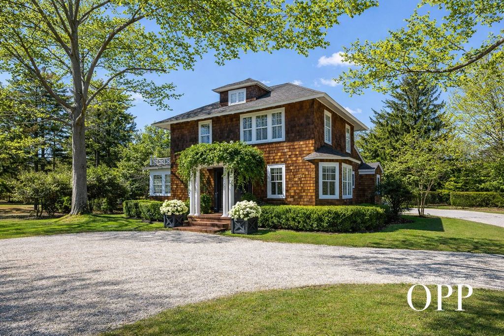 Photo of 24 South Howells Pt Road, BELLPORT VILLAGE, NY 11713 (MLS # 11677209)