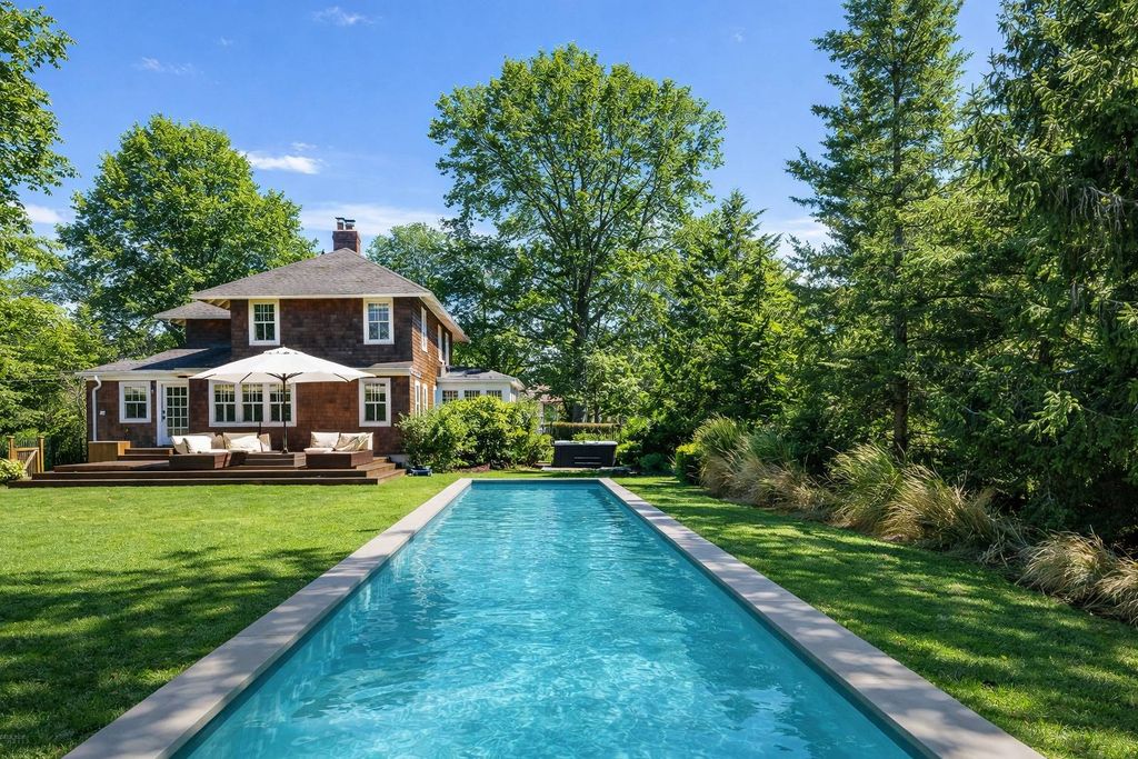 Photo of 24 South Howells Pt Road, BELLPORT VILLAGE, NY 11713 (MLS # 11677209)