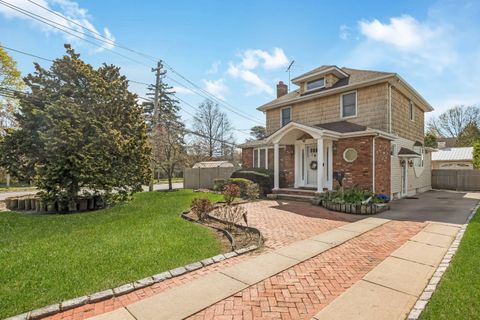 Photo of 1018 Cottage Pl, Baldwin, NY 11510 (MLS # 11716047)