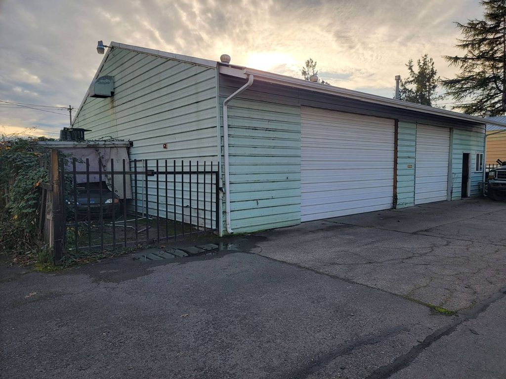 Photo of 1089 28th Street, Springfield, OR 97477 (MLS # 11622922)