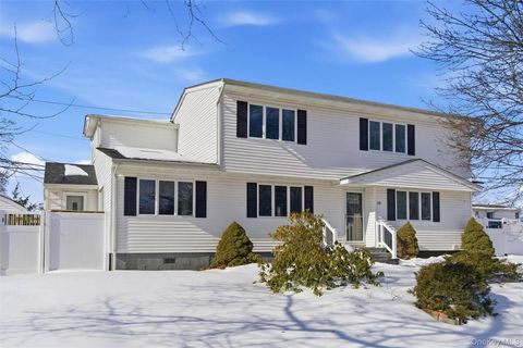 Photo of 25 Whitetail Lane, Commack, NY 11725 (MLS # 11654448)