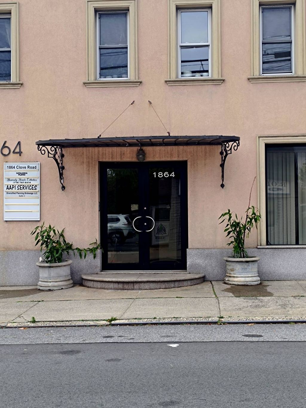 Photo of 1864 Clove Rd, Staten Island, NY 10304 (MLS # 11592691)