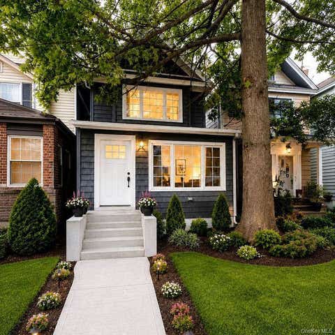 Photo of 12310 85th Ave, Kew Gardens, NY 11415 (MLS # 11802594)