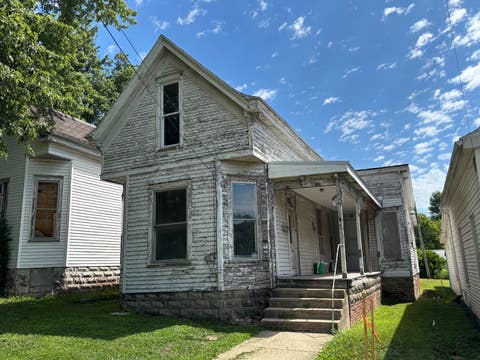 Photo of 109 N. Market St, Mount Carmel, IL 62863 (MLS # 11845787)