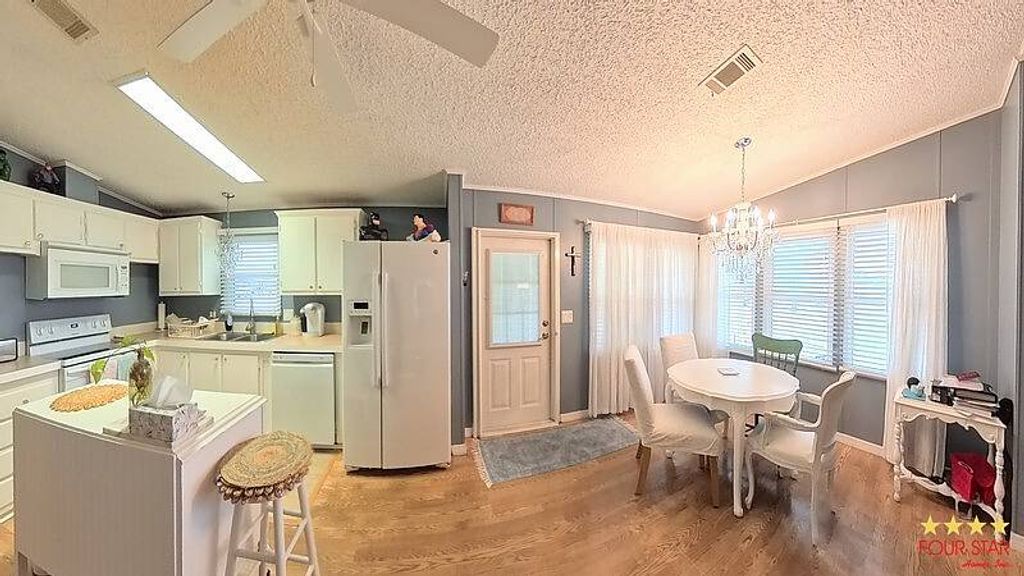 Photo of 25 Sea Fern Dr, Leesburg, FL 34788 (MLS # 11654024)