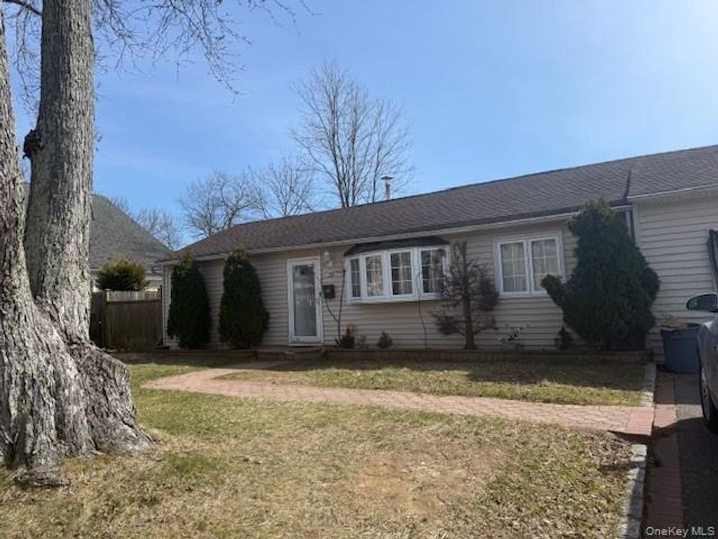 Photo of 30 Tamarack Street, Central Islip, NY 11722 (MLS # 11681828)
