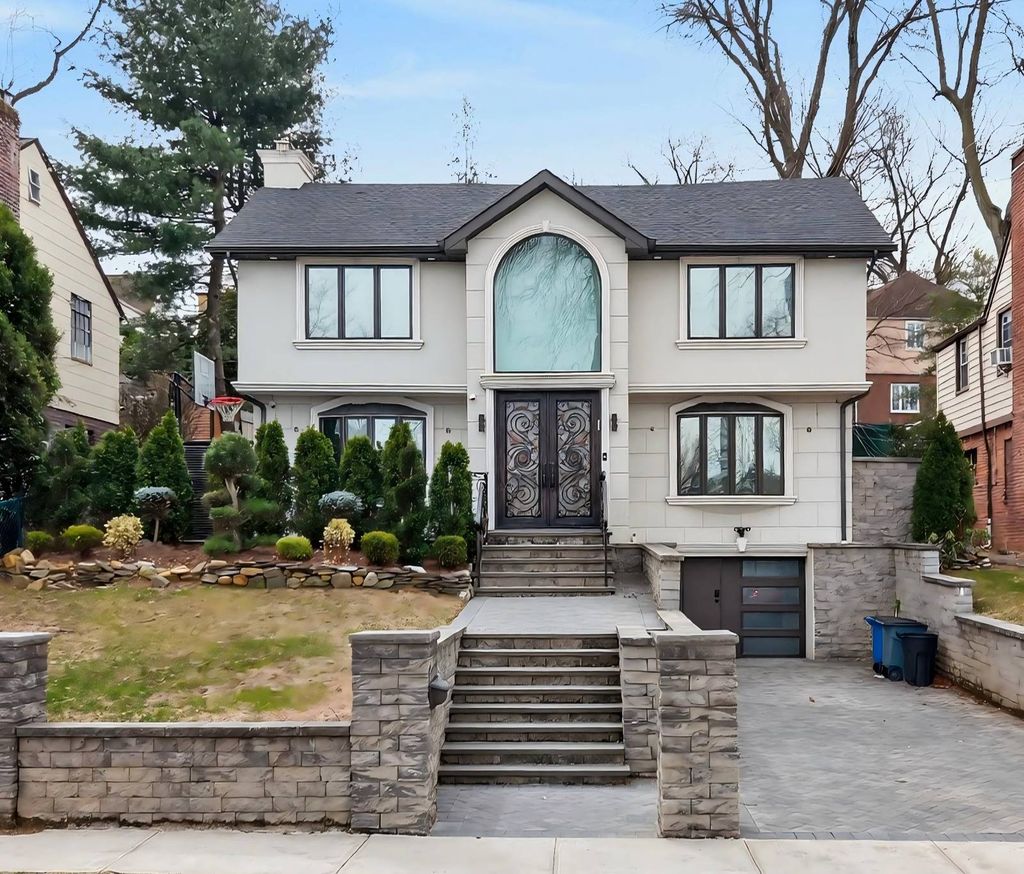 Photo of 13922 Coolidge Ave, Briarwood, NY 11435 (MLS # 11669436)