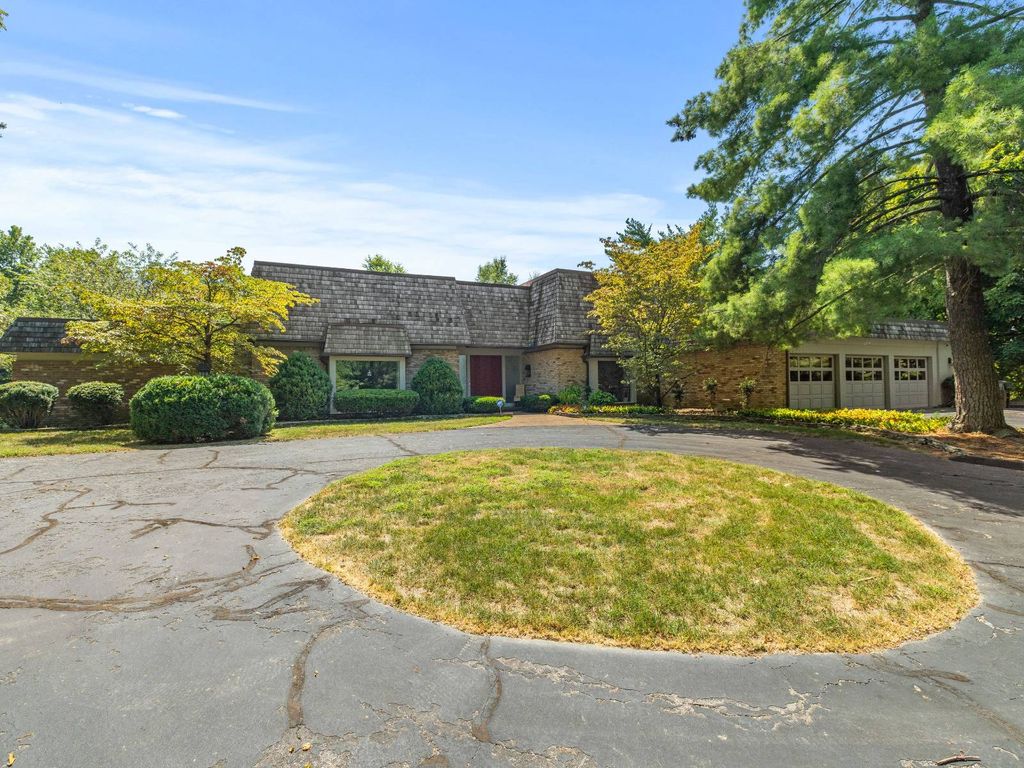 Photo of 4210 Deepwood Dr, Henderson, KY 42420 (MLS # 11678421)