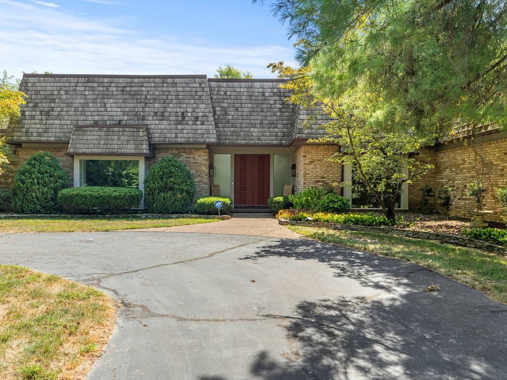 Photo of 4210 Deepwood Dr, Henderson, KY 42420 (MLS # 11678421)