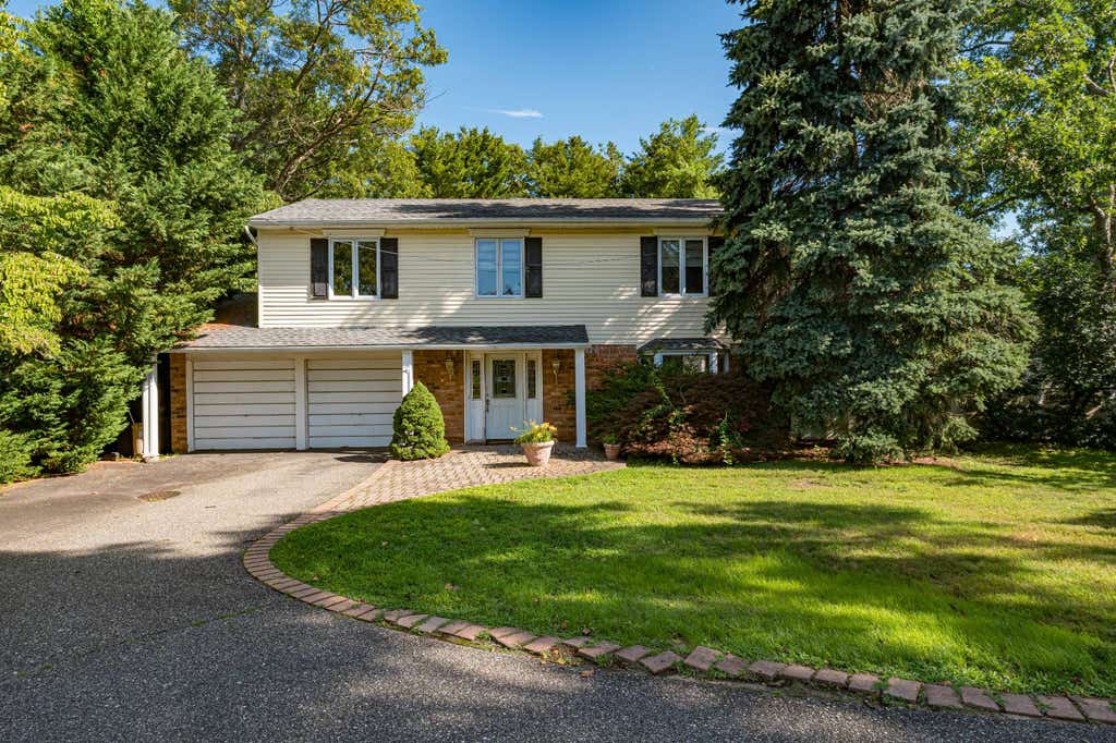 Photo of 19 White Cliff Ln, Nesconset, NY 11767 (MLS # 11919247)