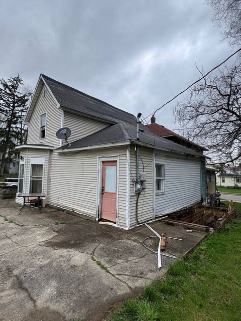 Photo of 327 Aspenwald Ave, Elkhart, IN 46516 (MLS # 11693441)