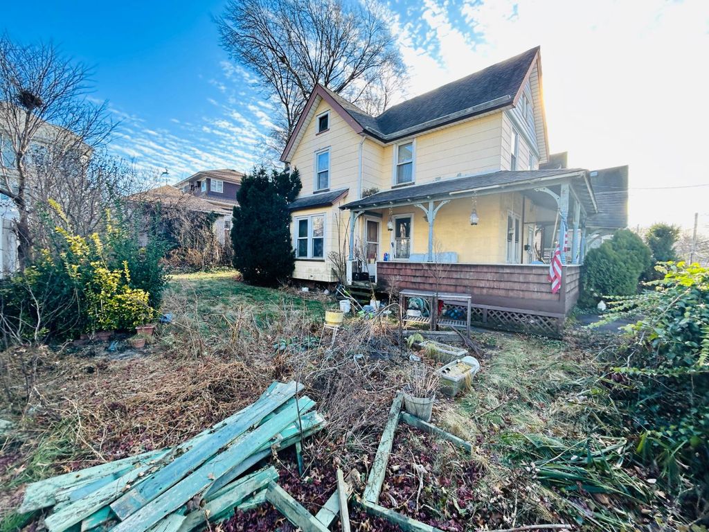 Photo of 299 Saint John Ave, Staten Island, NY 10314 (MLS # 11620914)