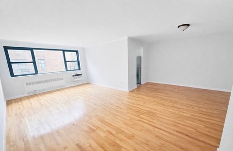 Photo of 210 Atlantic Ave #C1G, Lynbrook, NY 11563 (MLS # 11640617)