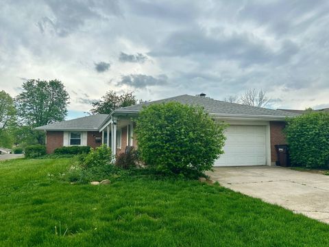 Photo of 1621 Glendale Dr, Fairborn, OH 45324 (MLS # 11693576)