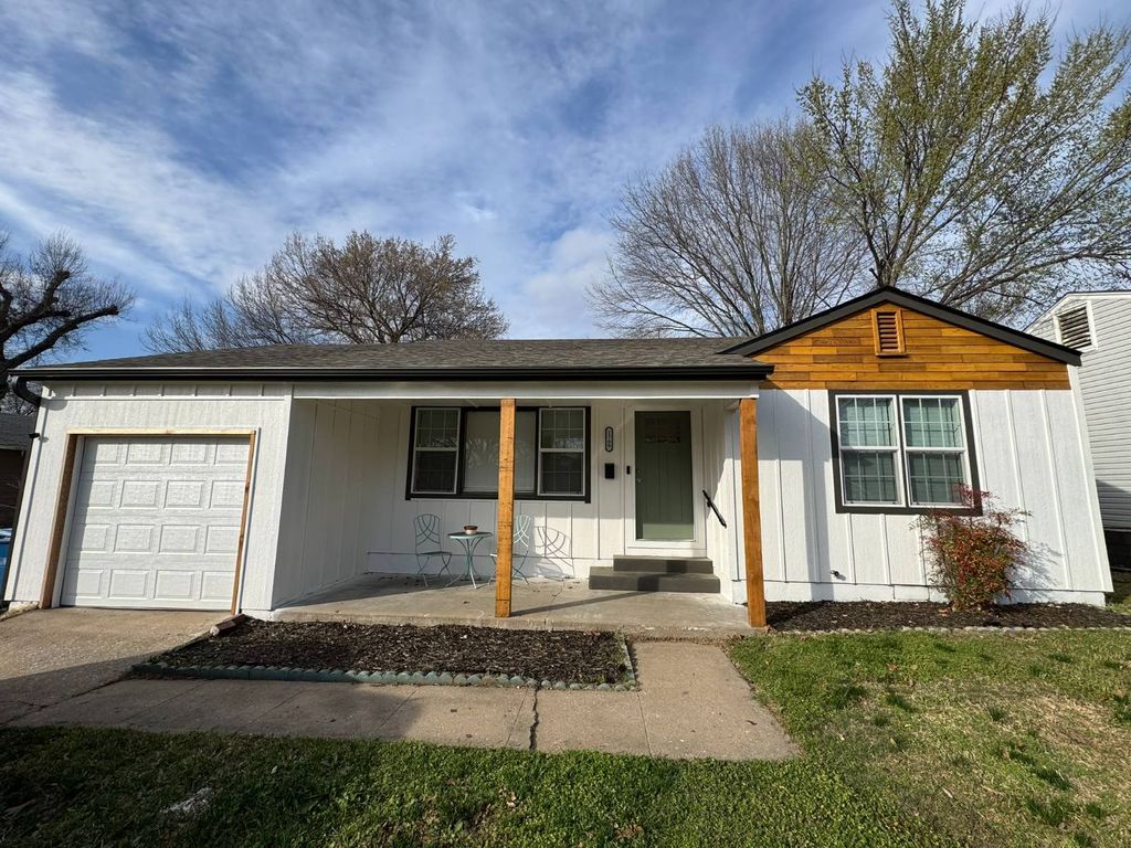 Photo of 1309 E Seminole Ave, McAlester, OK 74501 (MLS # 11682637)