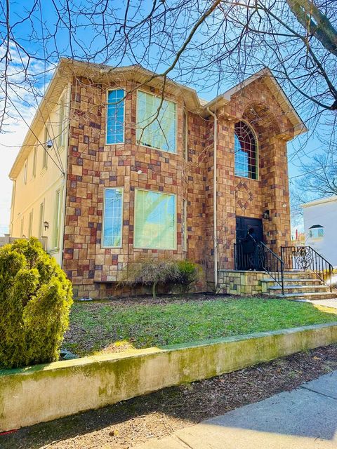 Photo of 48 Macfarland Avenue, Staten Island, NY 10305 (MLS # 11780759)