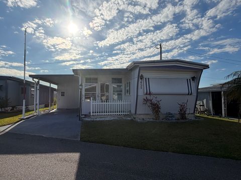 Photo of 455 Holiday Blvd, Lakeland, FL 33815 (MLS # 11639170)