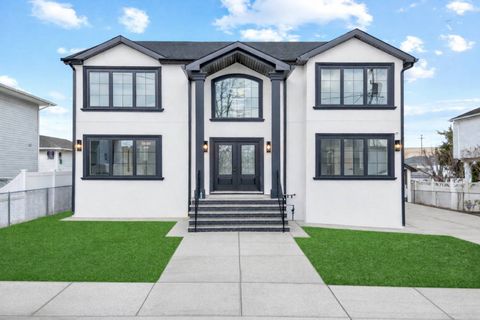 Photo of 115 Marguerite Ave, Elmont, NY 11003 (MLS # 11695398)