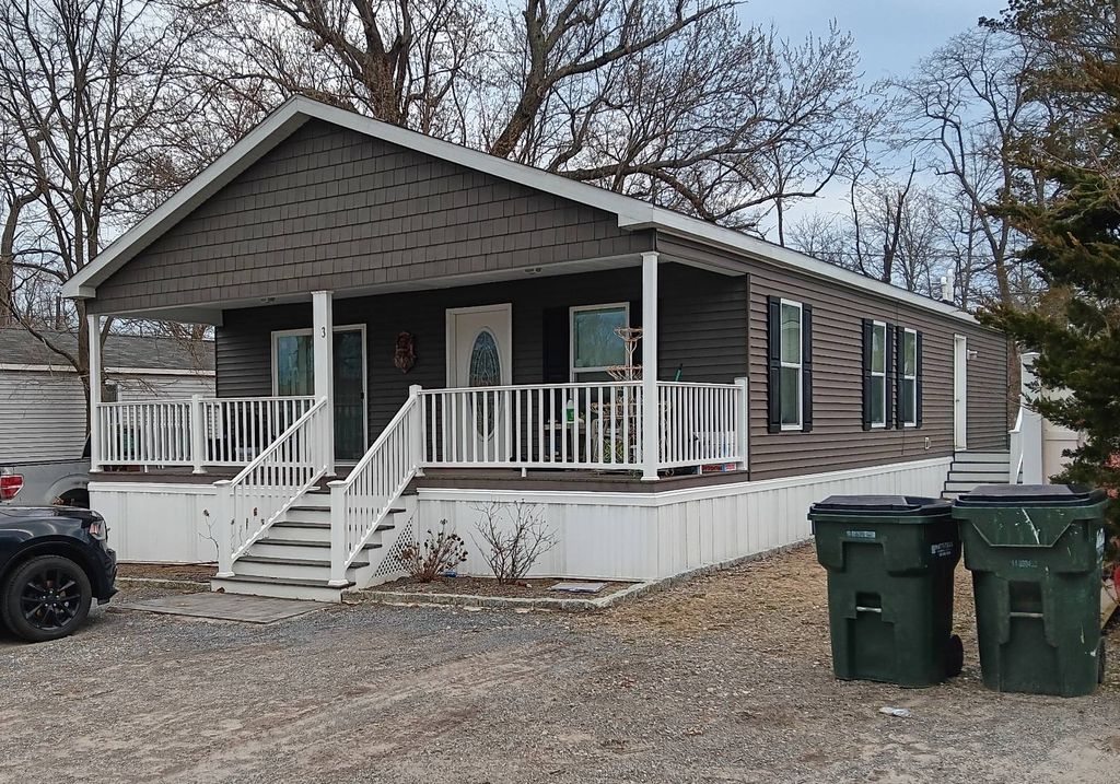 Photo of 725 East Ave Ext, Riverhead, NY 11901 (MLS # 11678156)