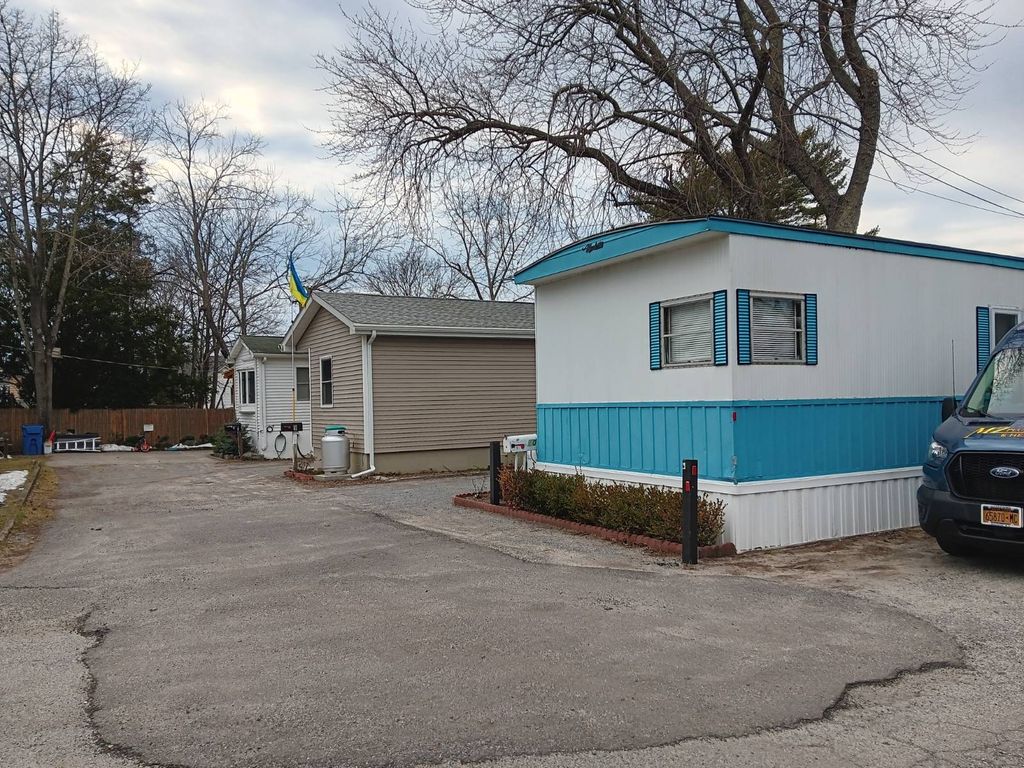 Photo of 725 East Ave Ext, Riverhead, NY 11901 (MLS # 11678156)