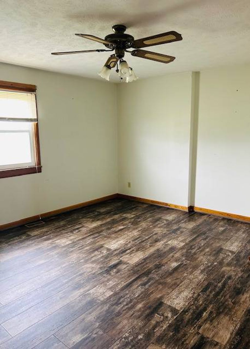 Photo of 709 Hudgins Highway, Summersville, KY 42782 (MLS # 11682660)