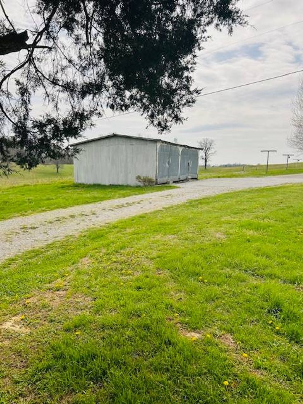 Photo of 709 Hudgins Highway, Summersville, KY 42782 (MLS # 11682660)
