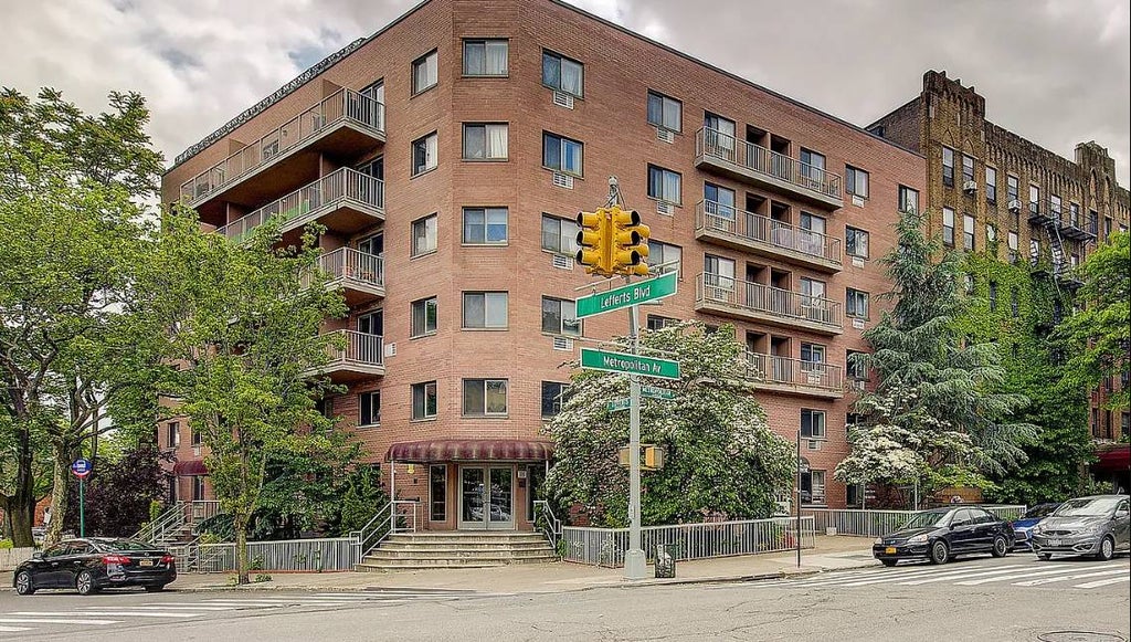 Photo of 11882 Metropolitan Ave #1B, Kew Gardens, NY 11415 (MLS # 11860935)