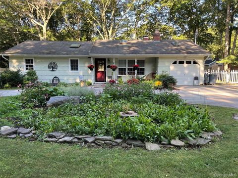 Photo of 32 Bellview Avenue, Brookhaven, NY 11719 (MLS # 11623888)