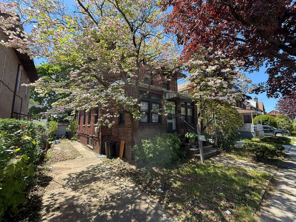 Photo of 18828 114th Dr, Saint Albans, NY 11412 (MLS # 11775362)