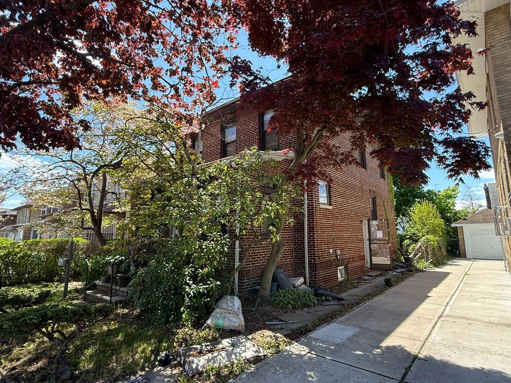 Photo of 18828 114th Dr, Saint Albans, NY 11412 (MLS # 11775362)