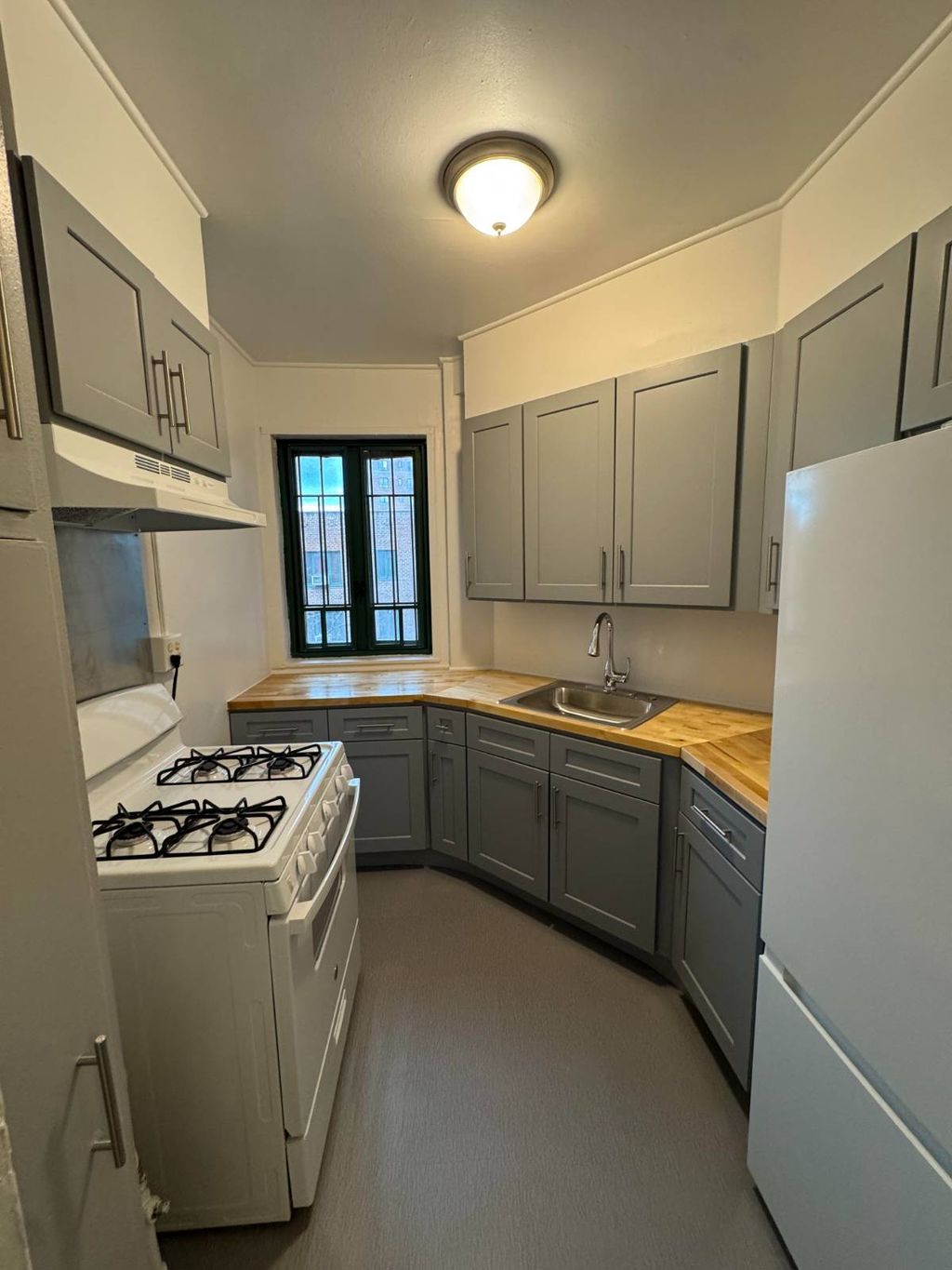 Photo of 1651 Metropolitan Avenue #5, Bronx, NY 10462 (MLS # 11658825)