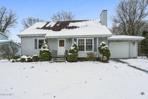 Photo of 8 Allyson Court, Colonie, NY 12205 (MLS # 11617997)