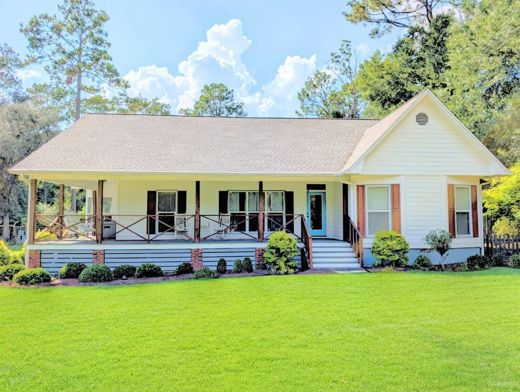 Photo of 2113 Back Lake Cir, Bainbridge, GA 39819 (MLS # 11620918)