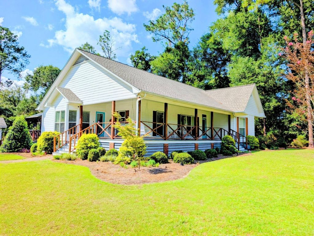 Photo of 2113 Back Lake Cir, Bainbridge, GA 39819 (MLS # 11620918)