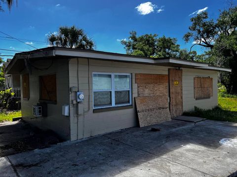 Photo of 1403 W 14th St, Sanford, FL 32771 (MLS # 11737093)