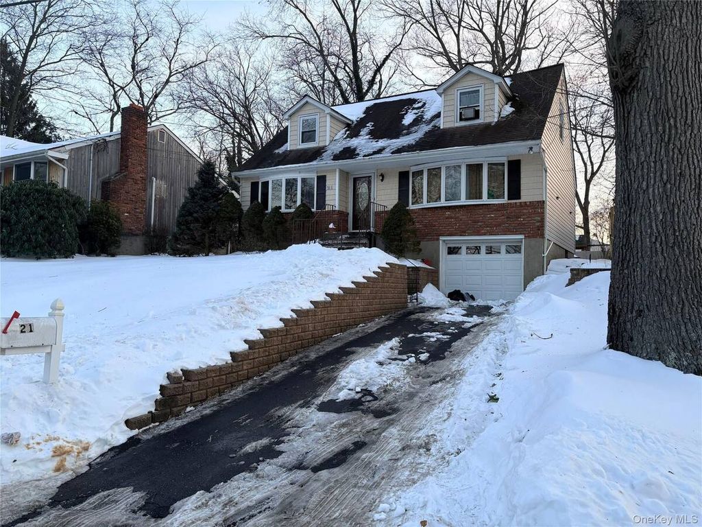 Photo of 21 Valleywood Drive, Huntington Station, NY 11746 (MLS # 11651172)