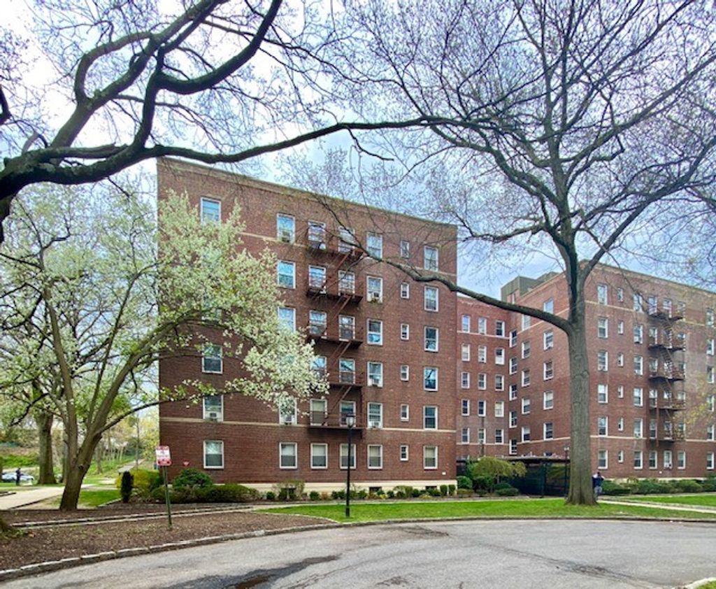 Photo of 1 Larchmont Acres #516A, Larchmont, NY 10538 (MLS # 11684109)