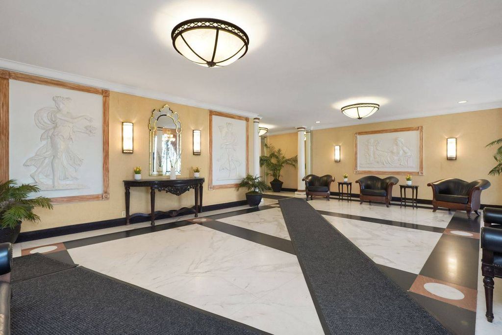 Photo of 1100 Clove Road #5G, Staten Island, NY 10301 (MLS # 11660212)