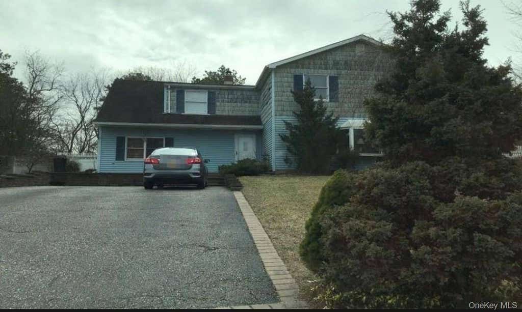 Photo of 5 Norway Pine Drive, Medford, NY 11763 (MLS # 11931077)