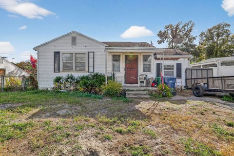 Photo of 1508 W River Shore Way, Tampa, FL 33603 (MLS # 11635145)