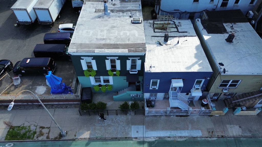 Photo of 3939 Crescent St, Long Island City, NY 11101 (MLS # 11606659)