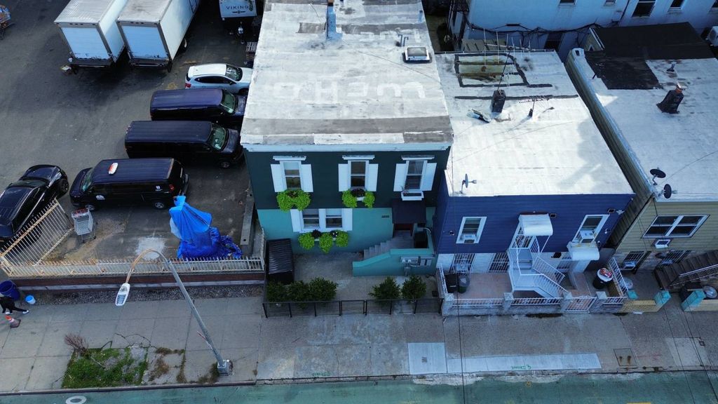 Photo of 3939 Crescent St, Long Island City, NY 11101 (MLS # 11606659)