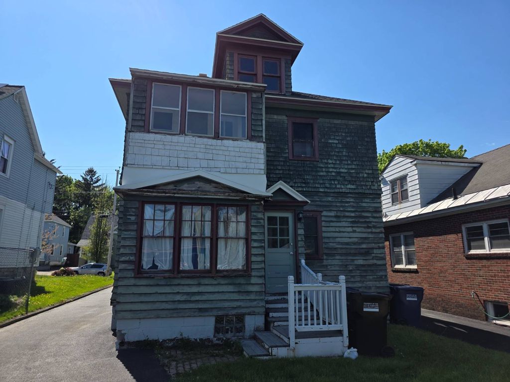 Photo of 43335 Hillsdale Ave, Syracuse, NY 13206 (MLS # 11742579)
