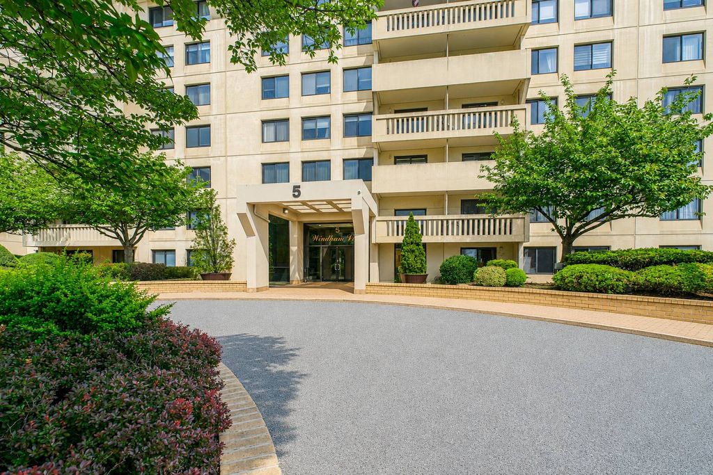 Photo of 5 Windham Loop #5L, Staten Island, NY 10314 (MLS # 11775198)