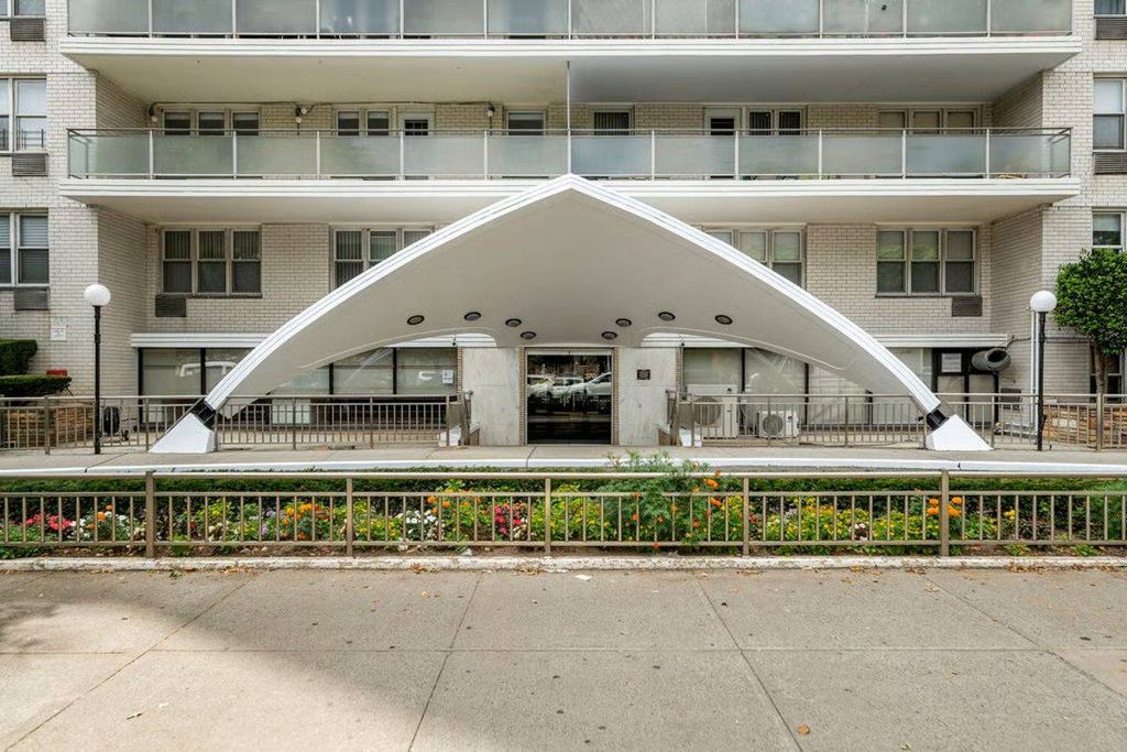 Photo of 370 Ocean Pkwy #12E, Brooklyn, NY, NY 11218 (MLS # 11629903)