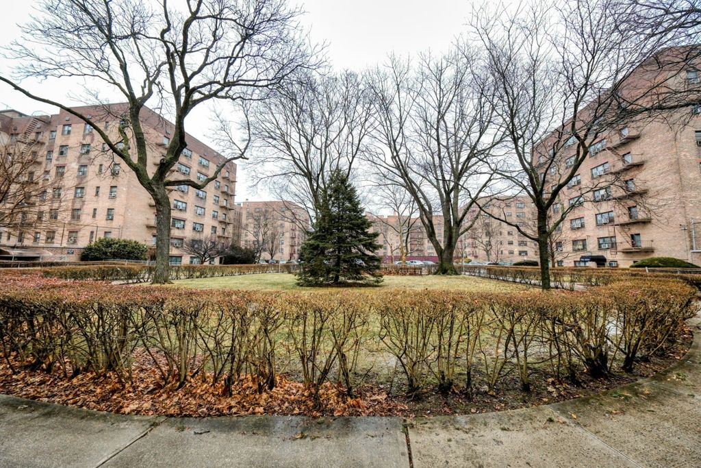 Photo of 2930 137th Street #3A, FLUSHING, NY 11354 (MLS # 11667933)