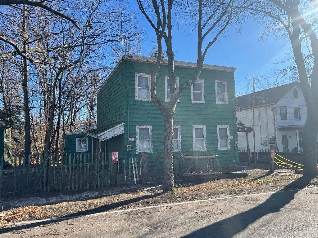 Photo of 7173 Kreischer St, Staten Island, NY 10309 (MLS # 11610991)