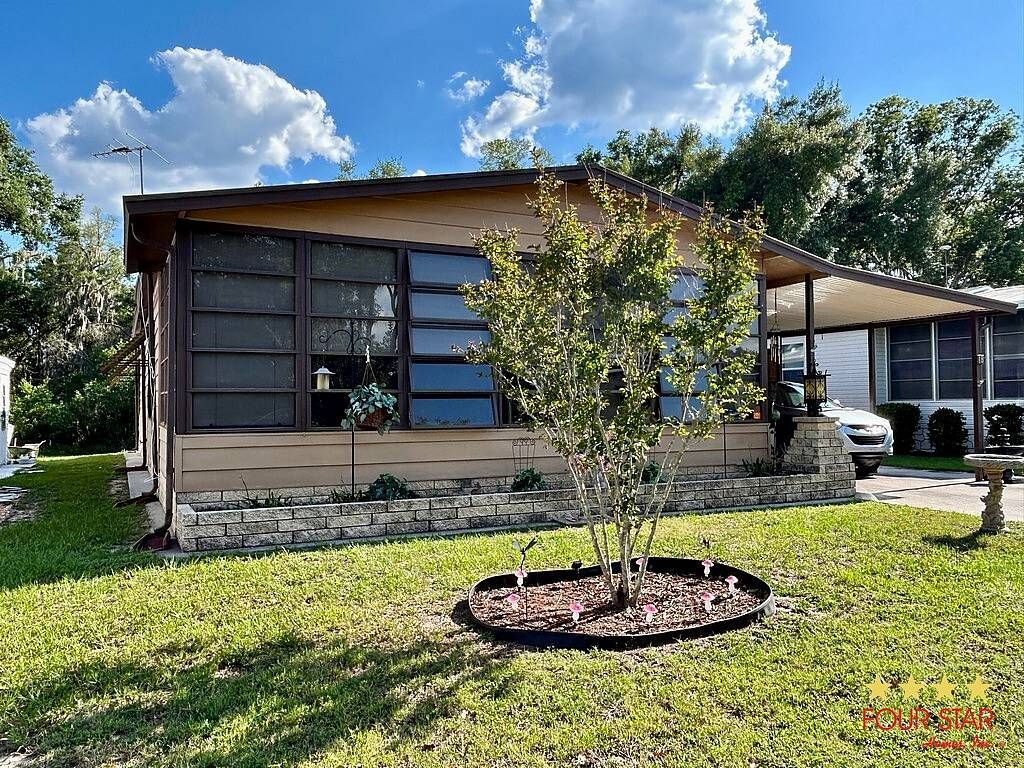 Photo of 18 Conquistador St, Leesburg, FL 34748 (MLS # 11776186)
